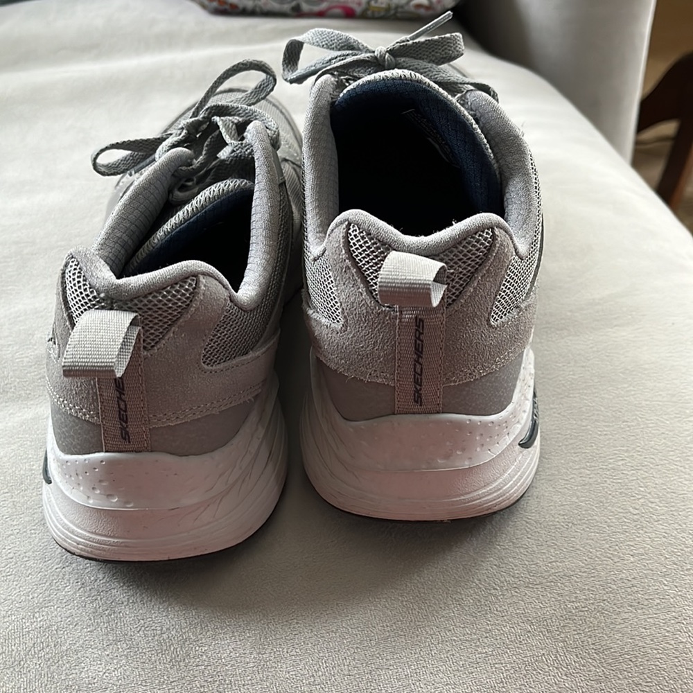 EUC Sketchers ArchFit sneakers, men’s size 8, gray, like new, worn twice - Picture 5 of 10
